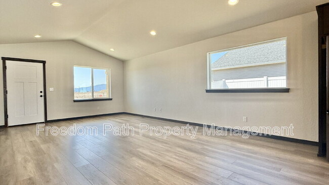 Building Photo - 11595 N Railway Ave