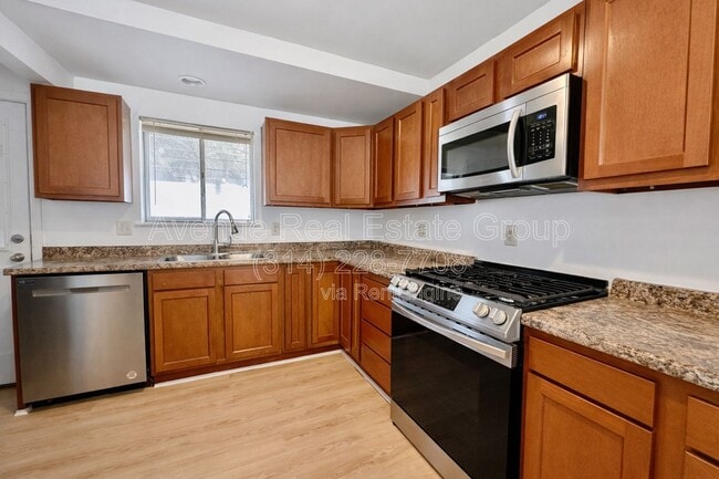 Building Photo - 203 Briscoe Ave