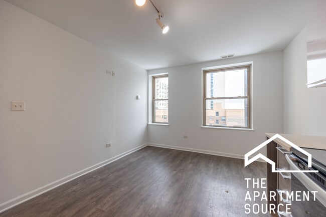 Building Photo - 940 W Winona St