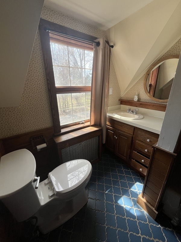 Building Photo - 11 Maple Ave