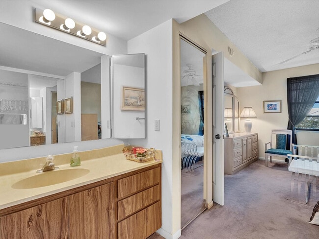 Building Photo - 6049 Balboa Cir