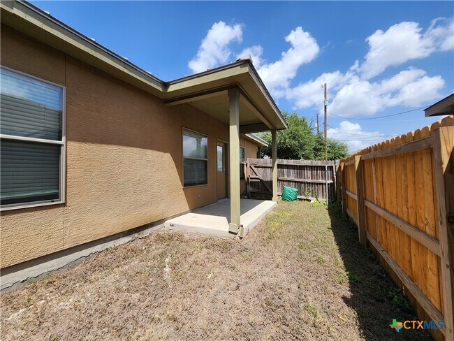 Building Photo - 228 Anne Louise Dr