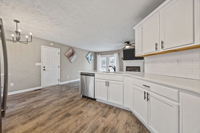 Building Photo - 38 Hallmark Dr