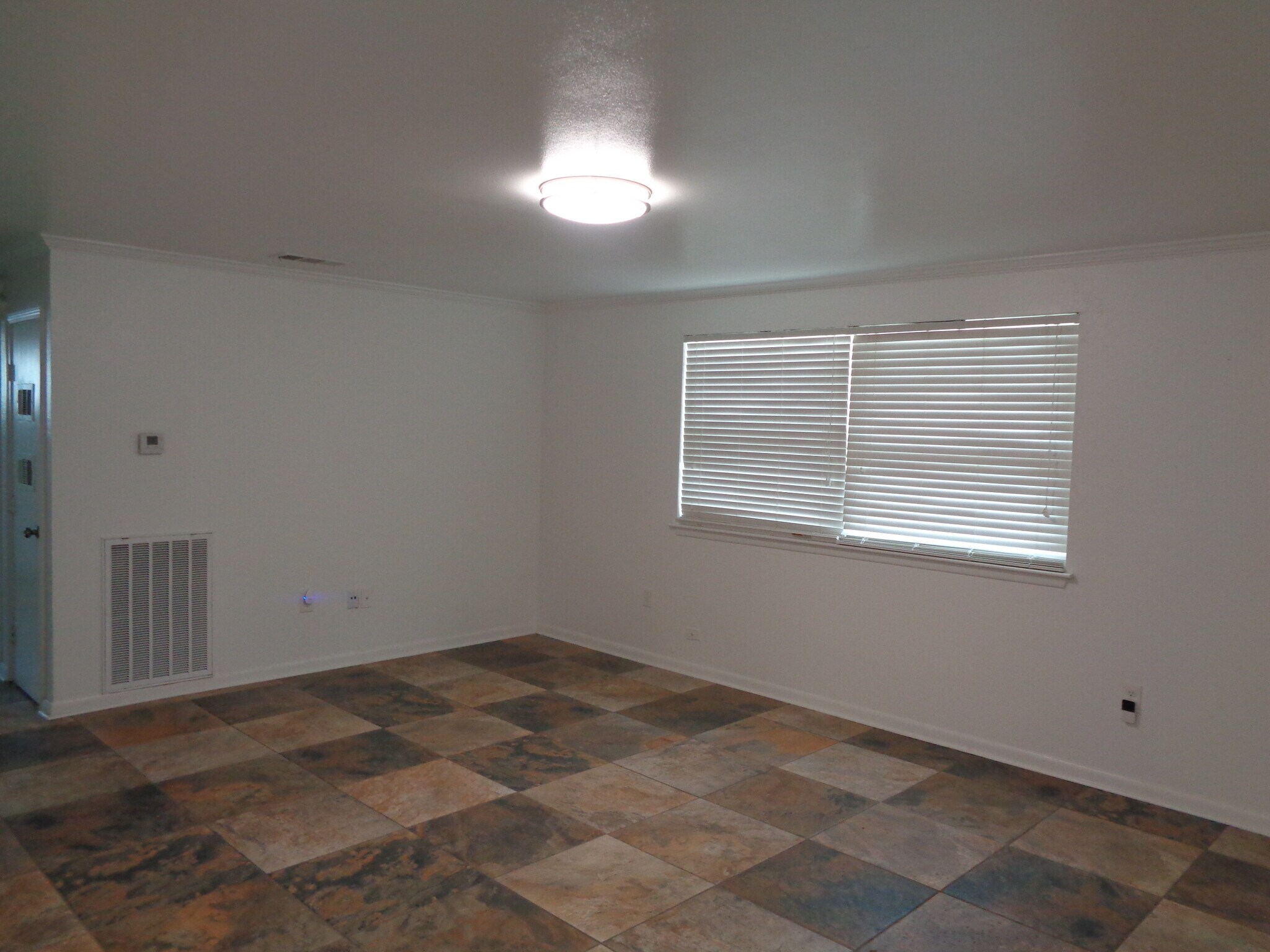 Building Photo - 709 Jennifer Jean Dr