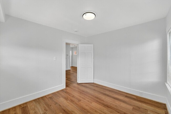 Building Photo - 4114 E 17th St