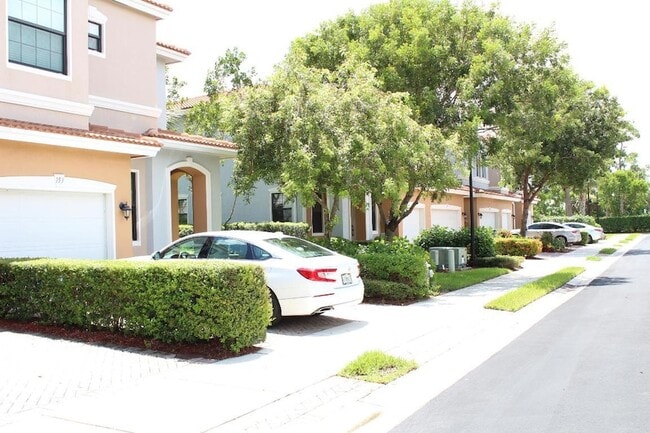 Building Photo - 149 Gramercy Square Dr