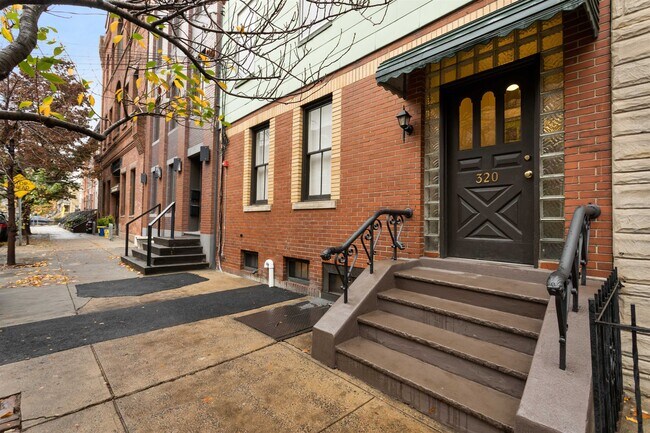 Building Photo - 320 8TH St