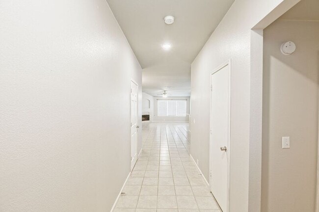 Building Photo - 2309 Mallard Dr