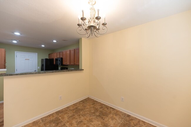 Building Photo - 117 Goldfinch Ave