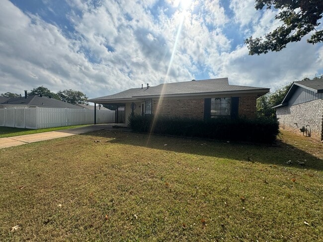Building Photo - Minutes to Barksdale Air Force Base...