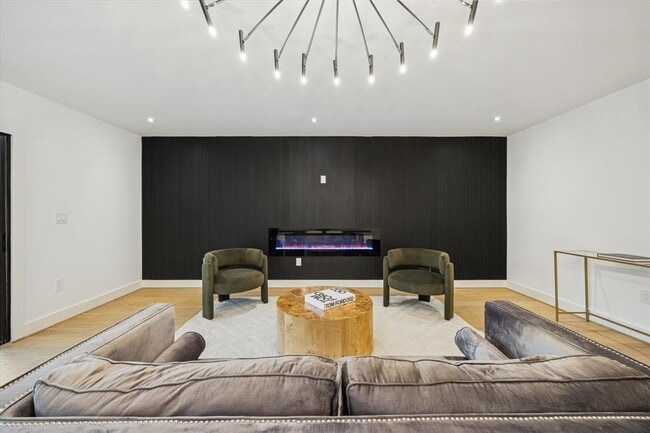 Building Photo - 1611 Ridgehaven Dr