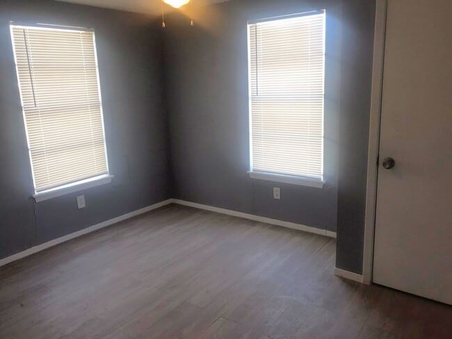 Building Photo - $0 First Month's Rent / $0 Deposit at Move-in
