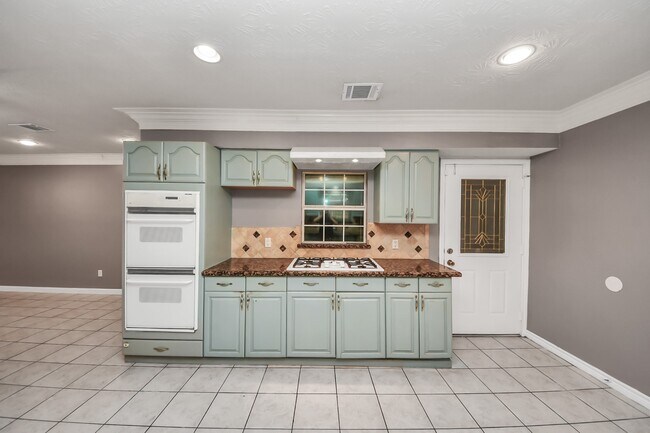 Building Photo - 4402 Ludwig Ln