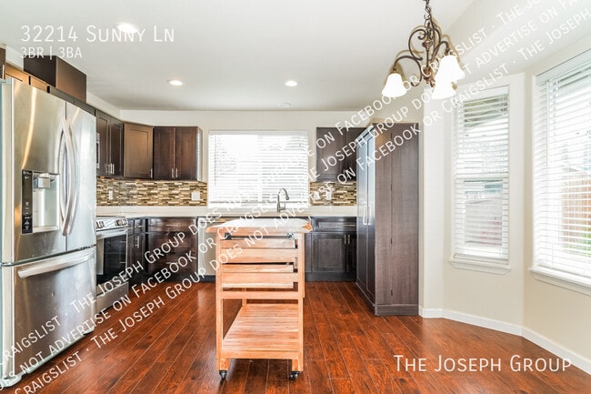 Building Photo - 32214 Sunny Ln