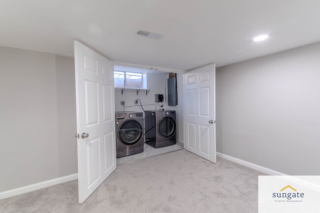 Building Photo - 4254 Cayuga Rd