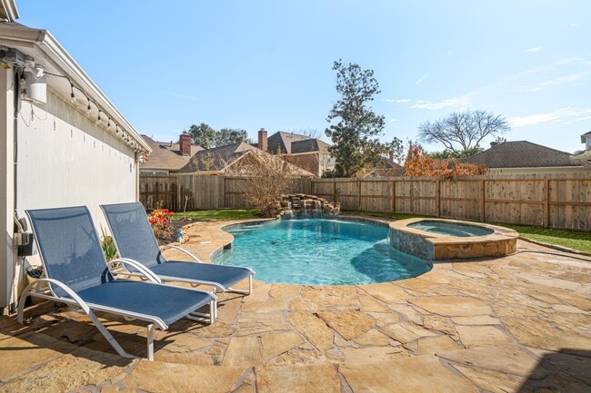 Building Photo - 5007 Cambridge St