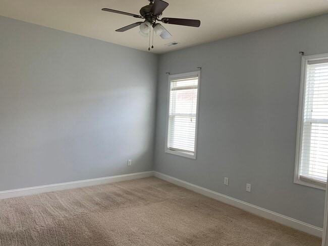 Building Photo - Five Bedroom Home in Falcon Bridge