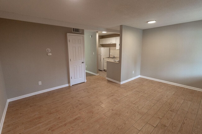 Building Photo - 105 N Garth Ave