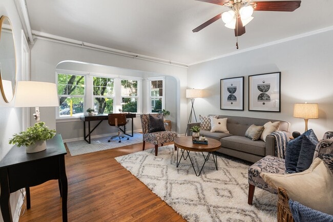 Building Photo - Bright 1 Bed condo in Kerns Neighborhood o...