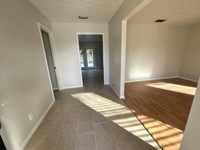 Building Photo - Home for Rent in Arlington 4-Bedroom, 2-Bathroom