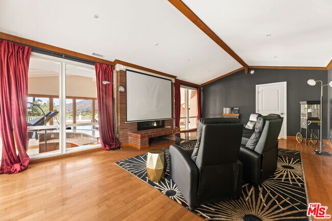 Building Photo - 3200 Oakley Dr