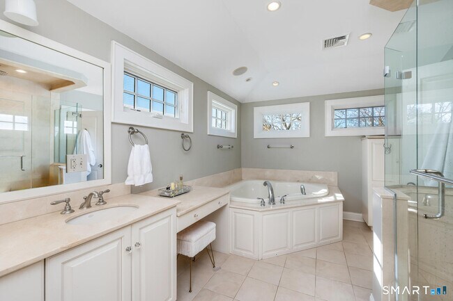 Building Photo - 20 Outlook Dr