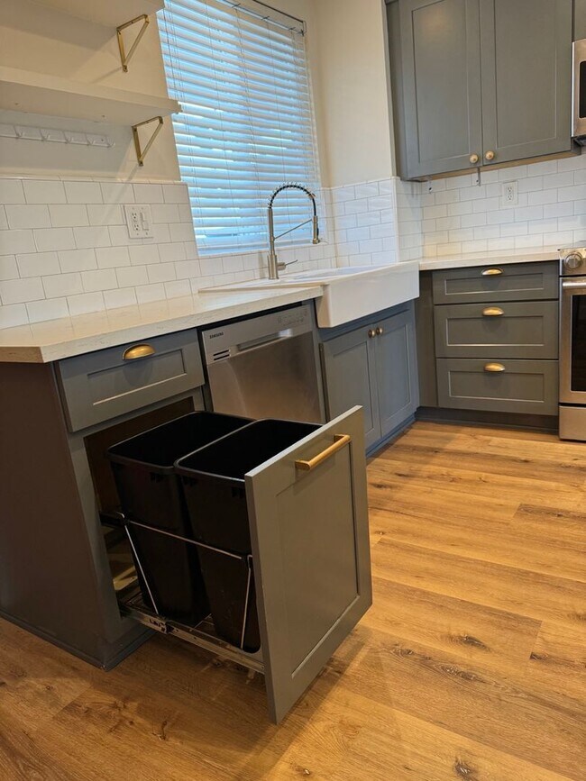 Building Photo - Amazing 4 Bedroom 2 Bath Condo in the heart of North Park!