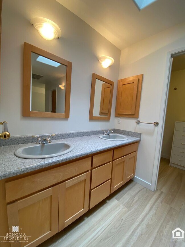 Building Photo - Inviting 3BD/2BA Home in Glen Ellen