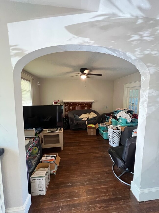 Building Photo - Spacious 4-Bedroom Home