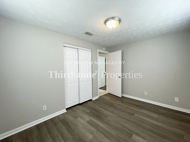 Building Photo - 2569 Kershaw Dr W