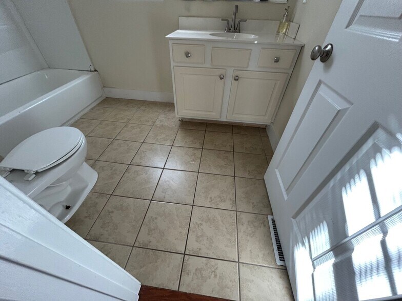 Building Photo - 61 Cooper St