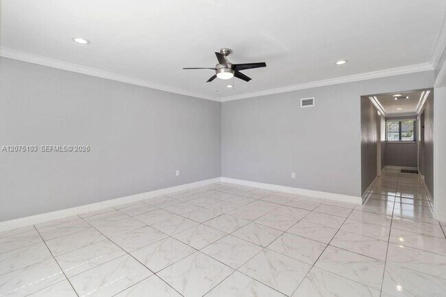 Building Photo - 913 SW 49th Ave