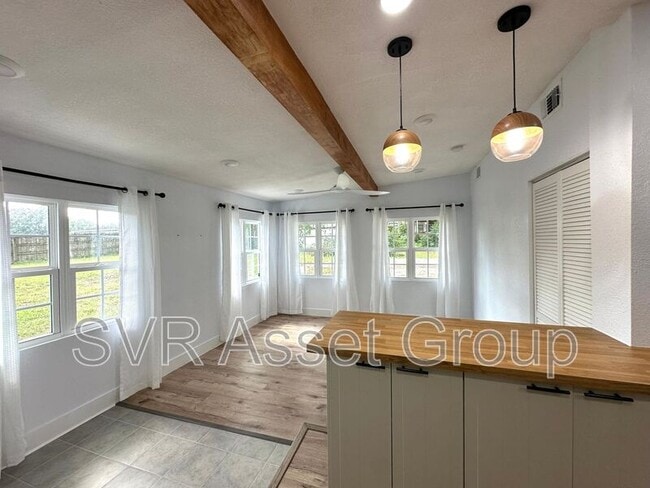 Building Photo - 8054 Graff Ln