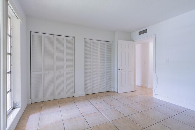 Building Photo - 9459 SW 76th St