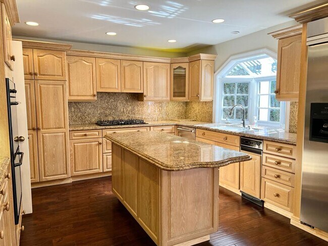 Building Photo - HUGE Encino House with Pool/Jacuzzi, 2 Car Garage and Lots of Space!