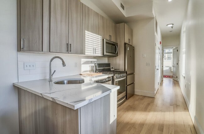 Building Photo - 301 Madison St