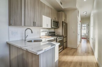 Building Photo - 301 Madison St