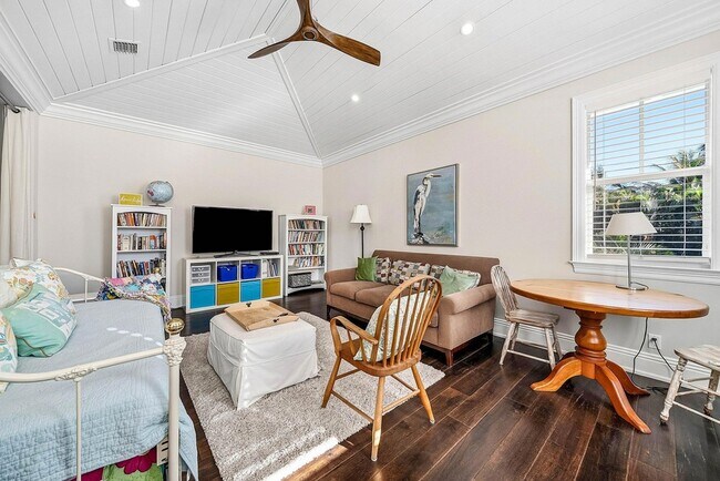 Building Photo - 120 Grove Way