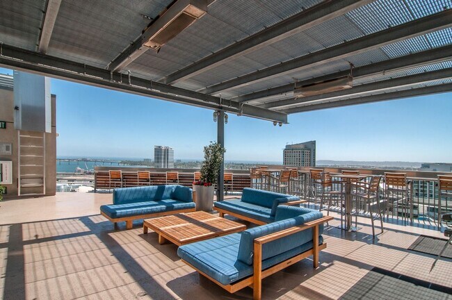 Building Photo - Modern Downtown 1 Bedroom with balcony at ...