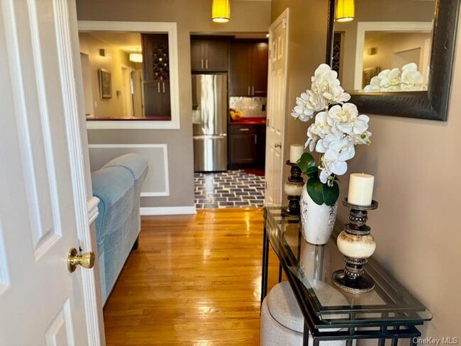 Building Photo - 177-68 Meadow Dr