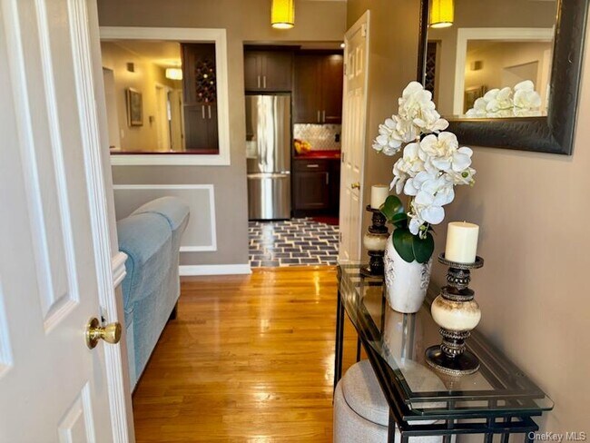 Building Photo - 177-68 Meadow Dr