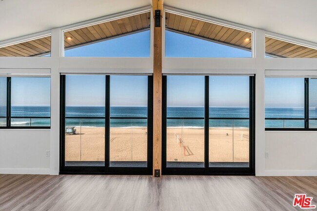 Building Photo - 2308 The Strand