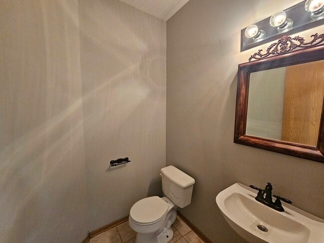 Building Photo - 2944 White Thorn Cir