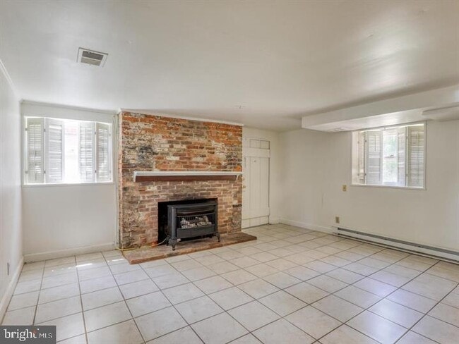 Building Photo - 103 N Church St