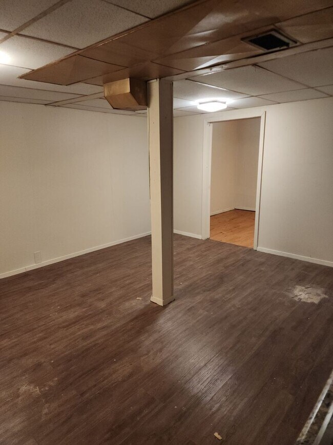 Building Photo - 422 N Cleburn St