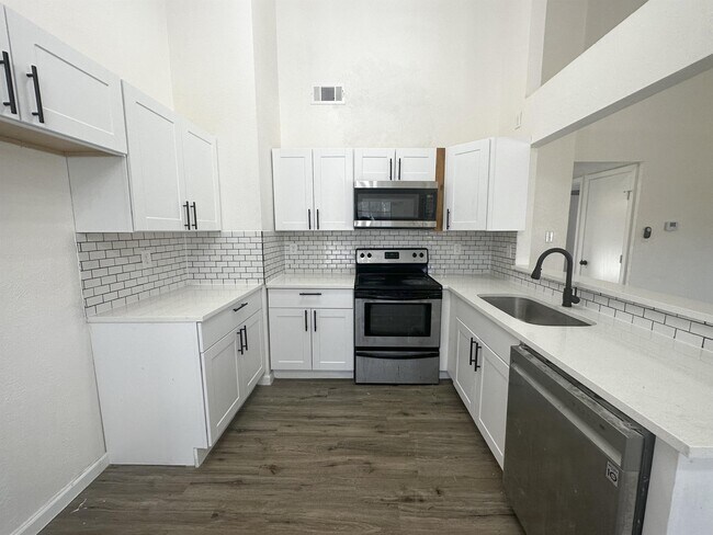 Building Photo - 404 Justice Dr