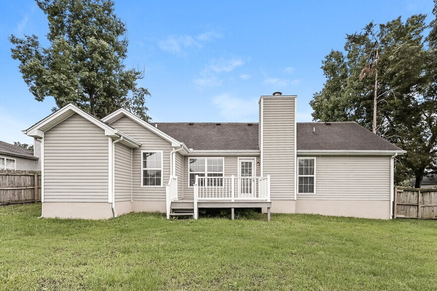 Building Photo - 416 Lake Forest Dr