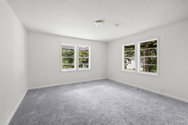 Building Photo - Beautiful Fully Renovated Midfield Home