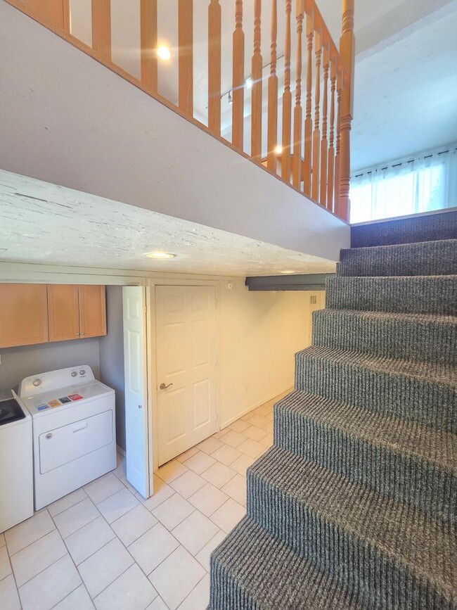 Building Photo - 5621 N Hemlock St