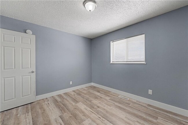 Building Photo - 348 N 14th St